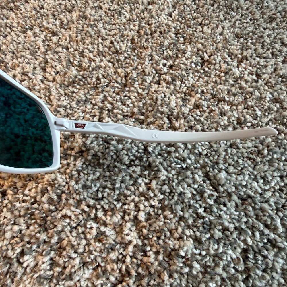 Oakley Sutros - Picture 6 of 7